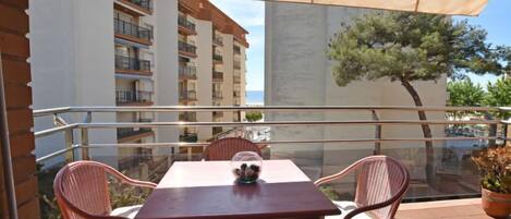 屋外ダイニングエリア