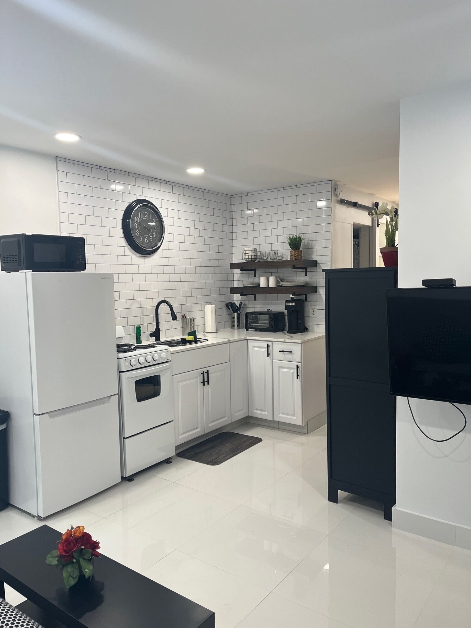Refrigerador, microondas, horno y parrilla de estufa 