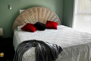 2 habitaciones, escritorio, tabla de planchar con plancha y wifi gratis