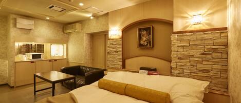 Deluxe Room, 1 King Bed | Soundproofing, free WiFi, bed sheets