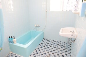 Private Vacation Home | Bathroom | Combined shower/tub, free toiletries, hair dryer, slippers - Island Story (Miyakojima)