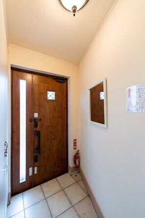 Interior entrance - K's Cozy House (Ginowan)