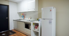 Appart'hôtel, 2 chambres (Ocean) | Coin cuisine privé | Grand réfrigérateur, micro-ondes, plaque de cuisson