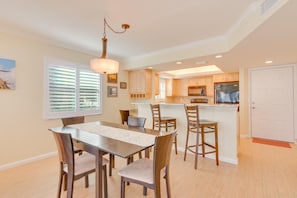 Condo, 2 habitaciones | Restaurantes