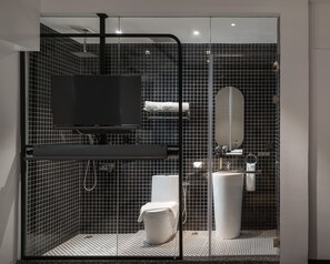 Deluxe Room | In-room safe, desk, blackout drapes, iron/ironing board - Modern Hotel Georgetown (George Town)