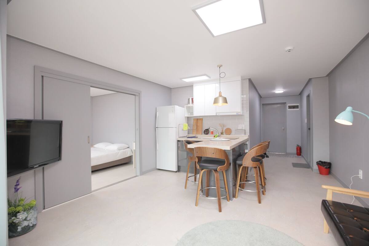 公寓式客房, 1 间卧室 (with Living Room) | 起居区 | 平板电视