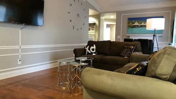 Maison (3 Bedrooms) | Salle de séjour | Télévision, Netflix, services de streaming