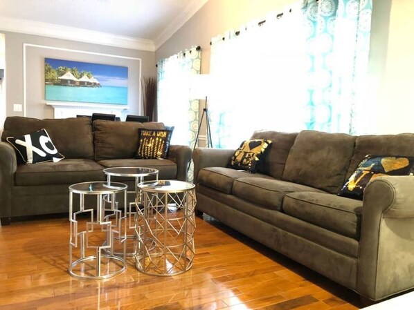 Casa (3 Bedrooms) | Sala de estar | Televisión, Netflix y servicios de streaming
