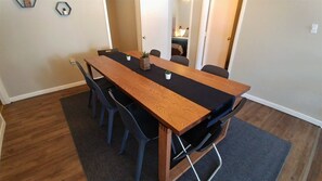 Hus | Eget kök | Kylskåp, mikrovågsugn, diskmaskin och kaffe- och tebryggare