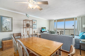 Condo, 3 habitaciones | Interior