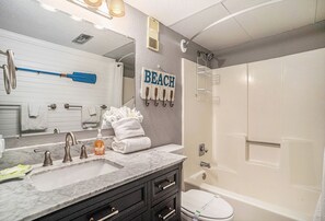 Condo, 3 Bedrooms | Bathroom | Hair dryer, towels