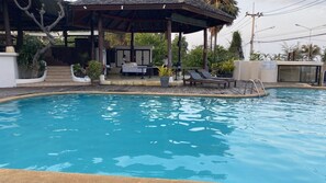 2 kolam renang outdoor