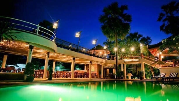 Front of property - evening/night - Tanaosri Resort (Pranburi)