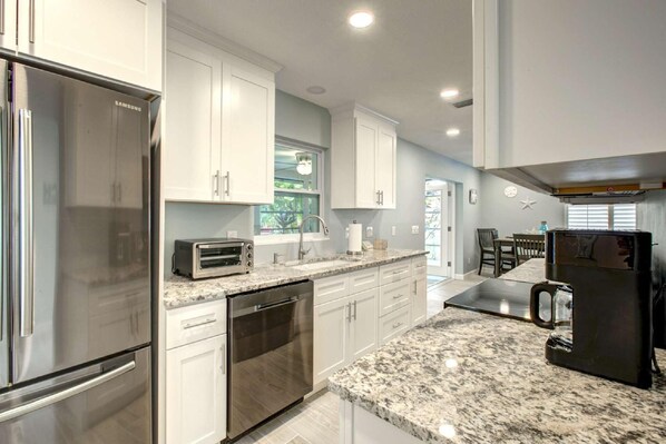 Villa, Multiple Beds (Gorgeous Renovated Moonmist with Cour) | Private kitchen
