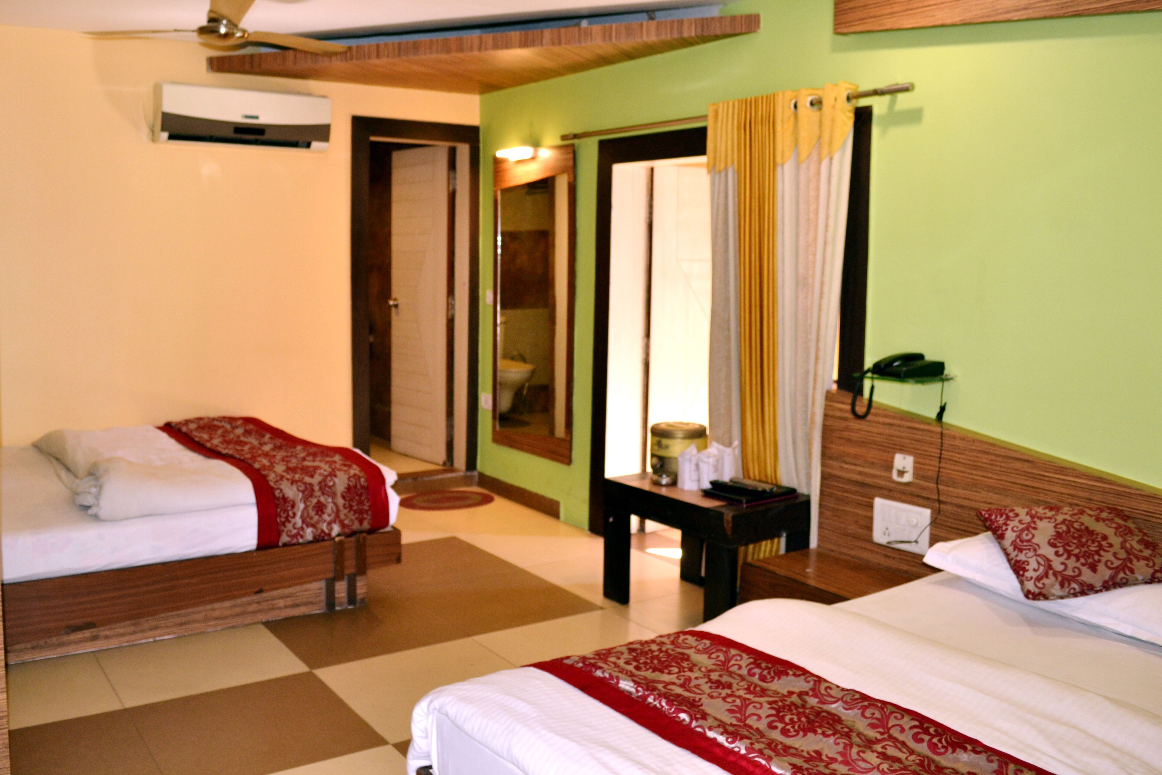 Habitación familiar | Escritorio, espacio para trabajar con laptop y wifi gratis 