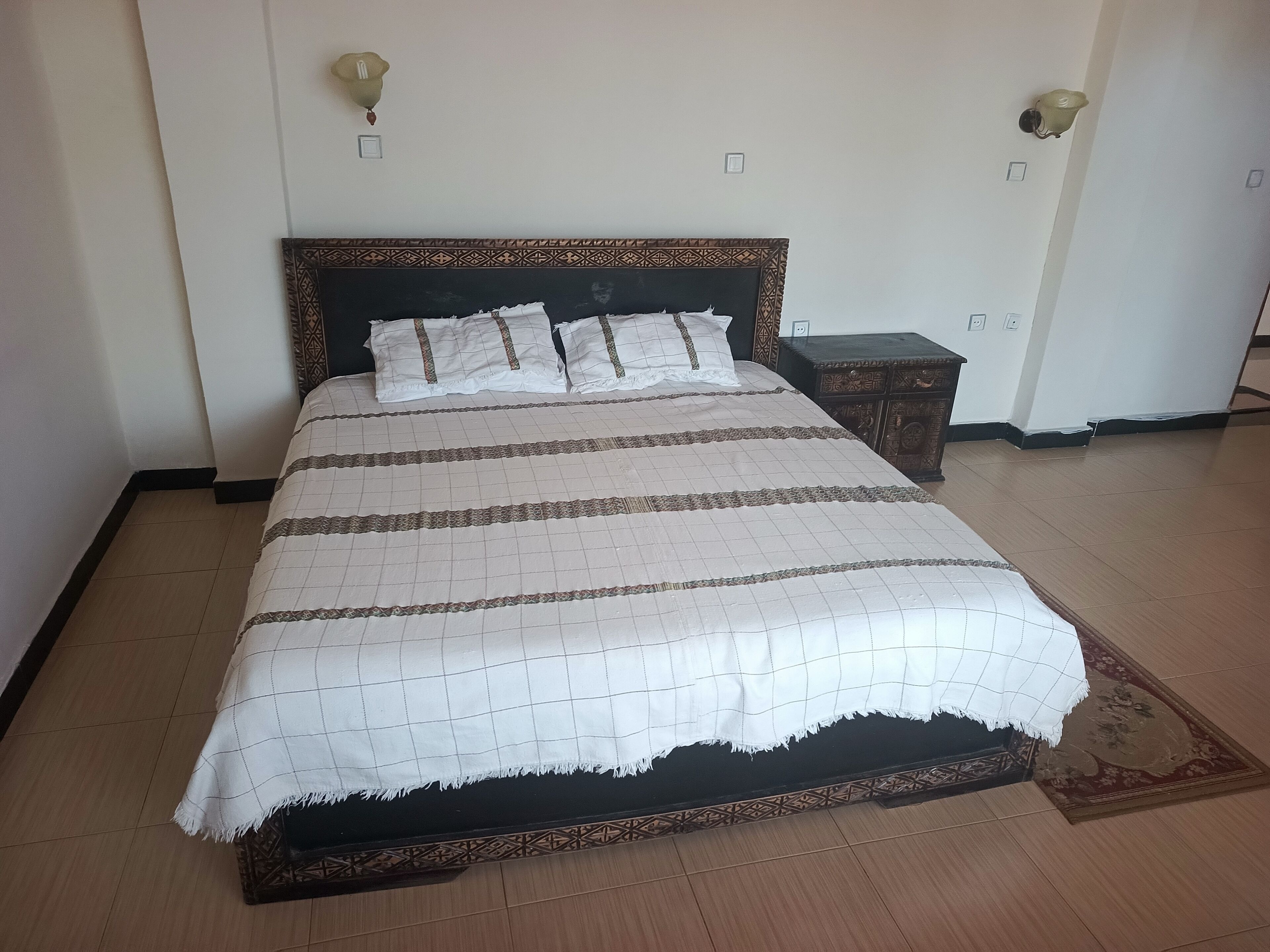 Skrivebord og wi-fi (inkludert)