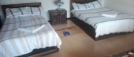 Habitación familiar, vista a la ciudad | Cocina privada