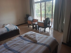 Desk, free WiFi - Honey Land Hotel (Lalibela)