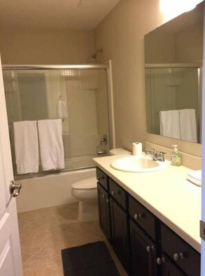 Bathtub - 10 Beds! Modern House. Universal & Convention (Orlando)
