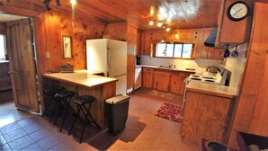 Coffee/tea maker, fridge, microwave, dishwasher - Bear_cave (Red River)