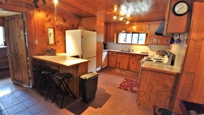 Fridge, microwave, dishwasher, coffee/tea maker - Bear_cave (Red River)