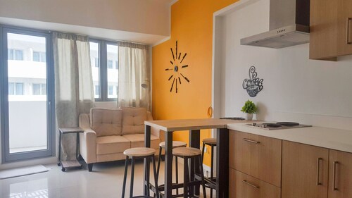 1 BR Condo Homestay in Commonwealth, QC