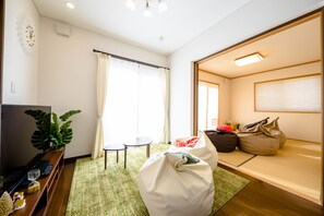 วิลล่า, 3 ห้องนอน | บริเวณนั่งเล่น | ทีวีจอแบน, Netflix, บริการสตรีมมิ่ง