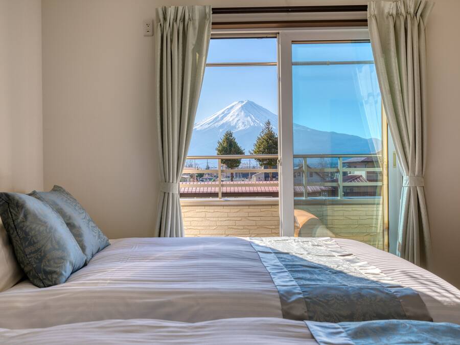 3 habitaciones, escritorio, tabla de planchar con plancha y wifi gratis