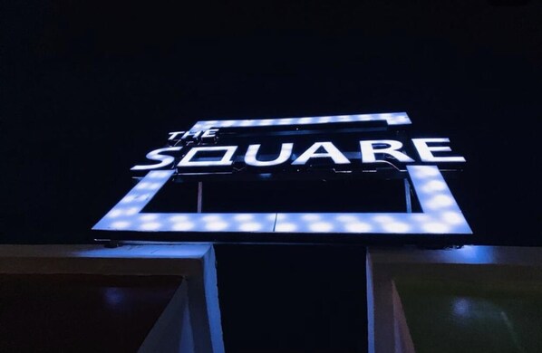 Front of property – evening/night - The Square Fully Furnished Apartments (Accra)