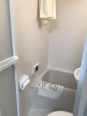 Separate bathtub and shower, free toiletries, hair dryer, slippers - SoraTerrace (Nishitokyo)