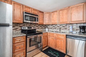 Condo, 1 Bedroom | Private kitchen