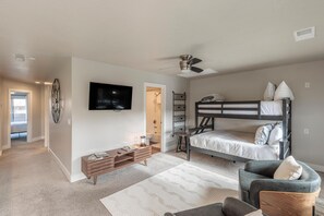 Townhome, Multiple Beds (The Governor's Mansion)