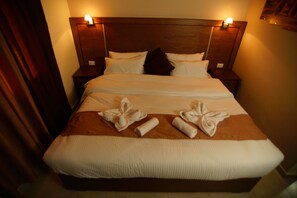 Habitación doble Deluxe | Minibar, escritorio, wifi gratis y ropa de cama 