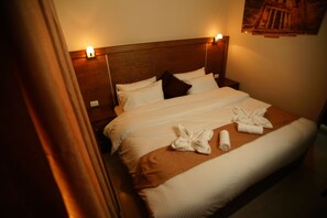 Deluxe Double Room | Minibar, desk, free WiFi, bed sheets - Petra Aretas Hotel (Wadi Musa)