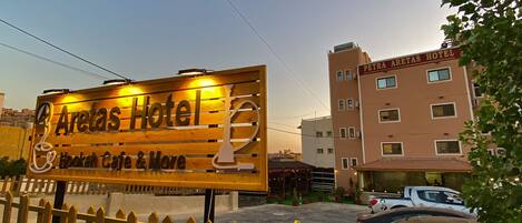 Façana frontal de l'allotjament