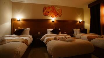 Deluxe Triple Room | Minibar, desk, free WiFi, bed sheets