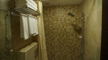 Deluxe Double Room | Bathroom | Shower, free toiletries, hair dryer, bidet