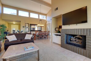 TV, fireplace, books - Golf Resort Getaway w/ Pool Access in Palm Desert (Palm Desert)