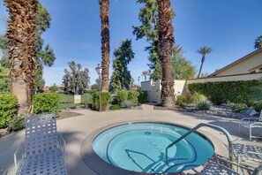 A heated pool - Golf Resort Getaway w/ Pool Access in Palm Desert (Palm Desert)