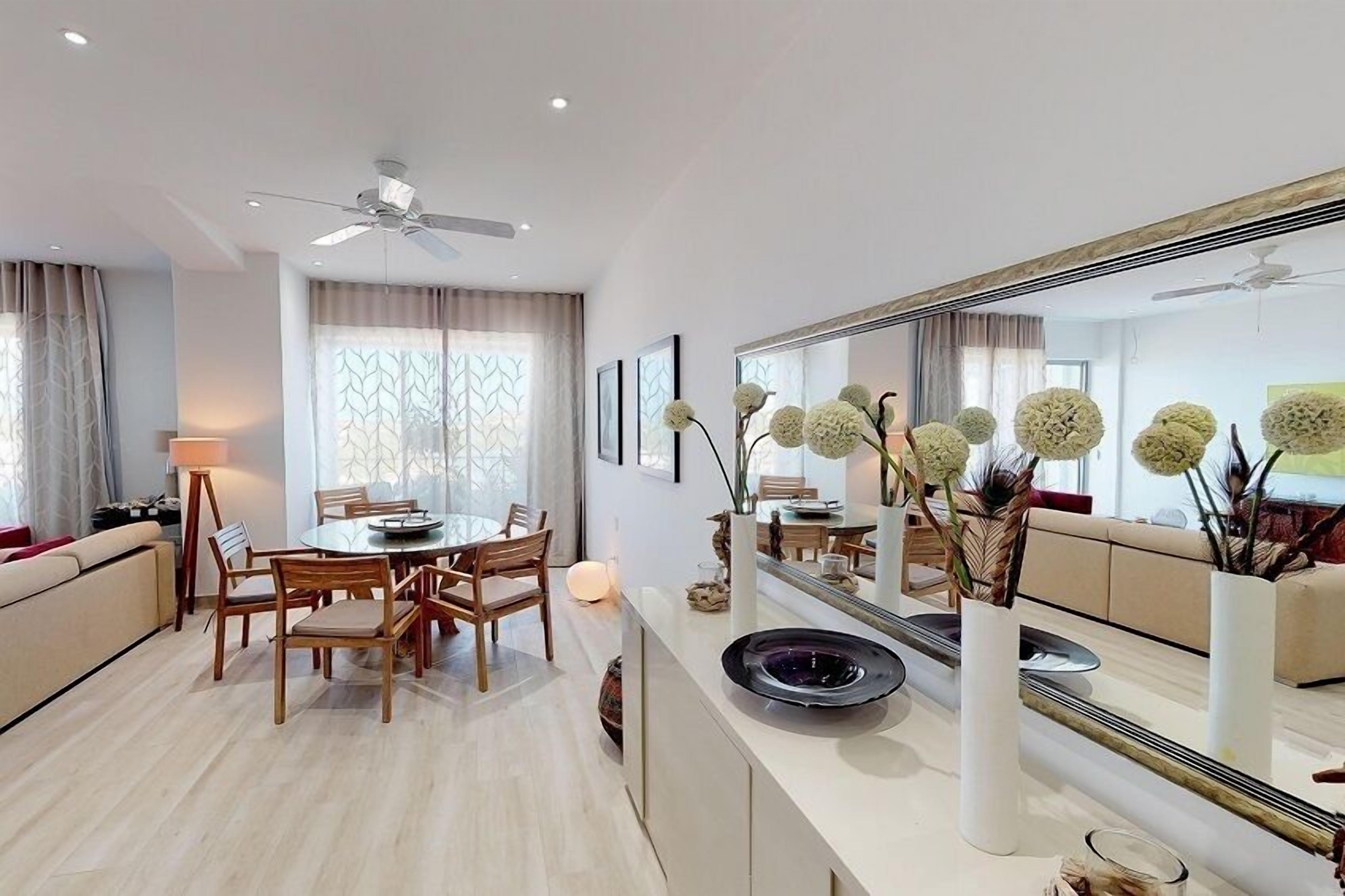 Lemari es, microwave, kompor, dan mesin pencuci piring