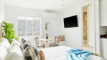 Individuell dekoriert, individuell eingerichtet, Bügeleisen/Bügelbrett