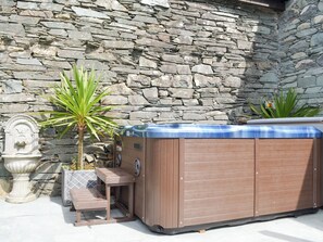 Outdoor spa tub - Field House Cottage - UK12573 (Borrowdale, near Keswick)