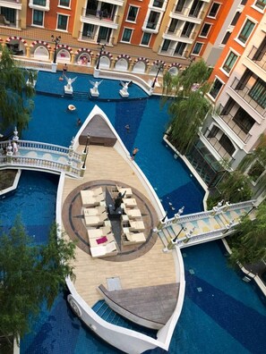 1-Bedroom Condo with Pool View | วิวจากห้องพัก