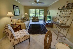 Condo, Plusieurs lits (White Sands Walk to Siesta Beach) | Salle de séjour