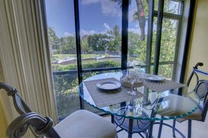 Appartement, Meerdere bedden (White Sands Walk to Siesta Beach) | Privékeuken