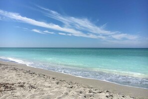 Unclassified image, 4 of 24, button - White Sands Walk to Siesta Beach (Siesta Key)