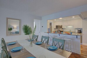 Condo, Multiple Beds (Harbor Towers Intracoastal Condo) | Private kitchen