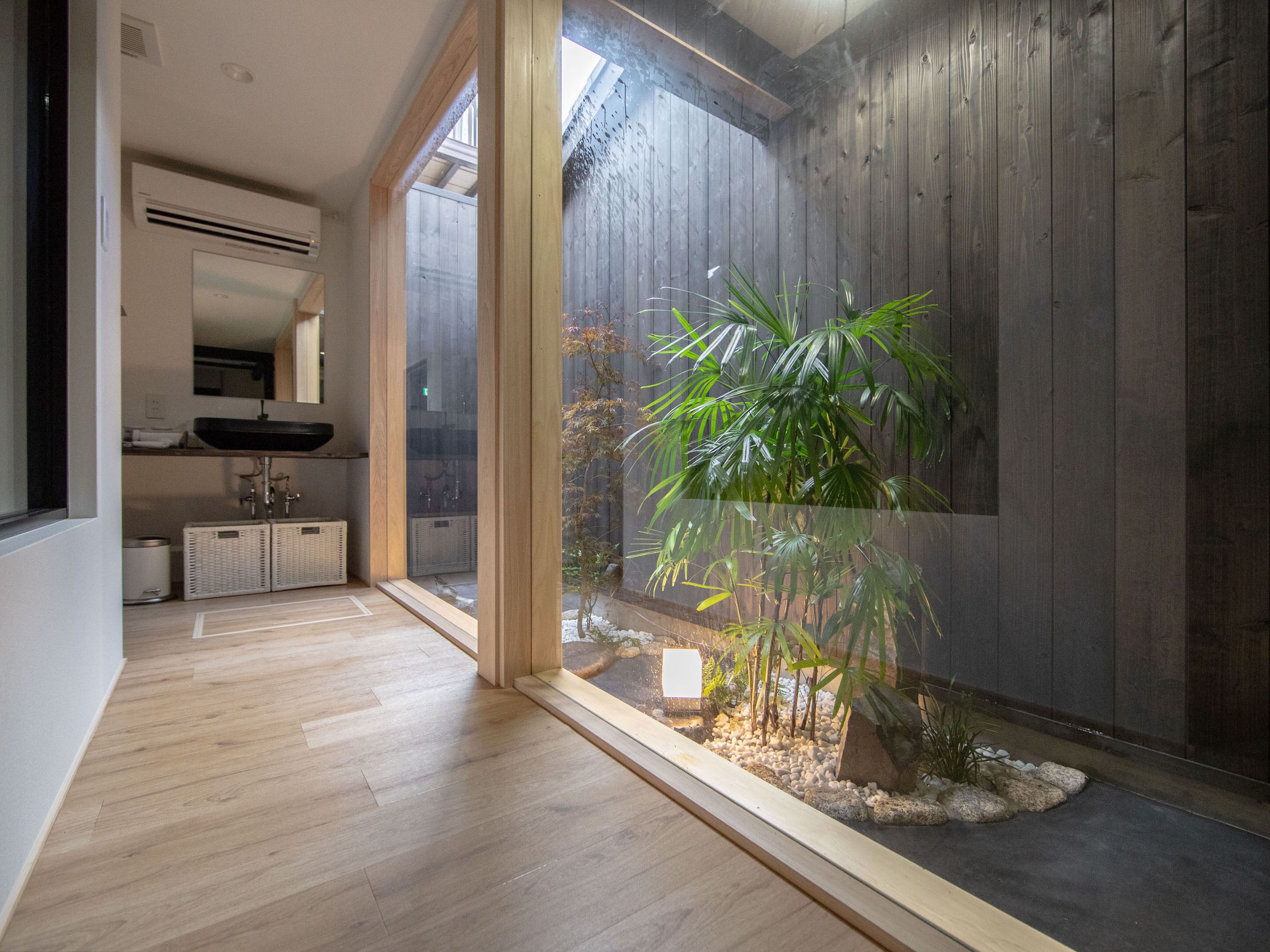 المنشأة من الداخل