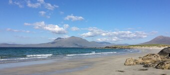 Butterfly Lodge | Lough Corrib | 3 Bed | Sunroom | Galway Lakeside