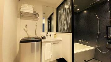 Vasca e doccia separate, set di cortesia gratuito, asciugacapelli